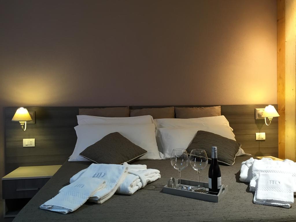 Aparthotel Al Borgo Sarzana Zimmer foto