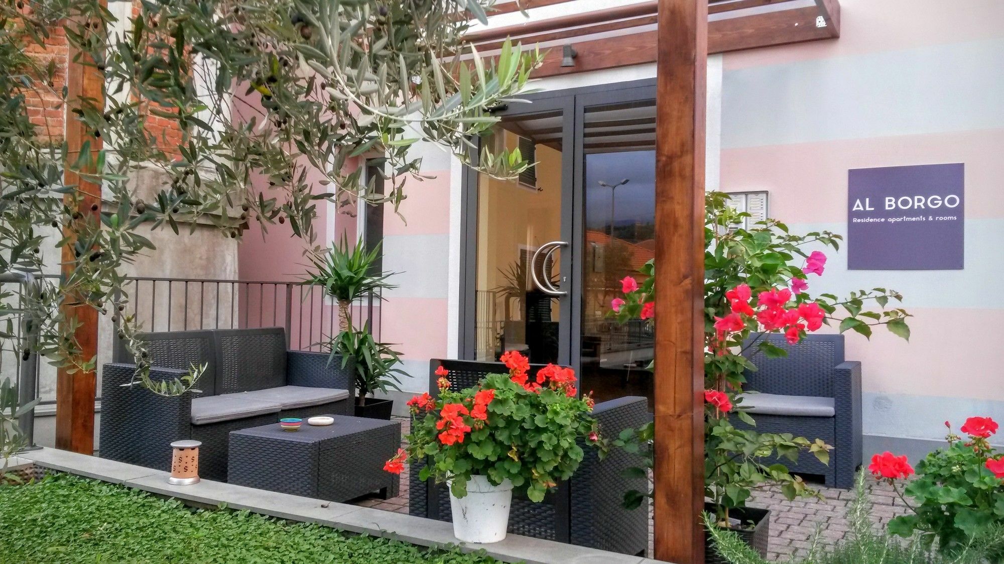 Aparthotel Al Borgo Sarzana Exterior foto